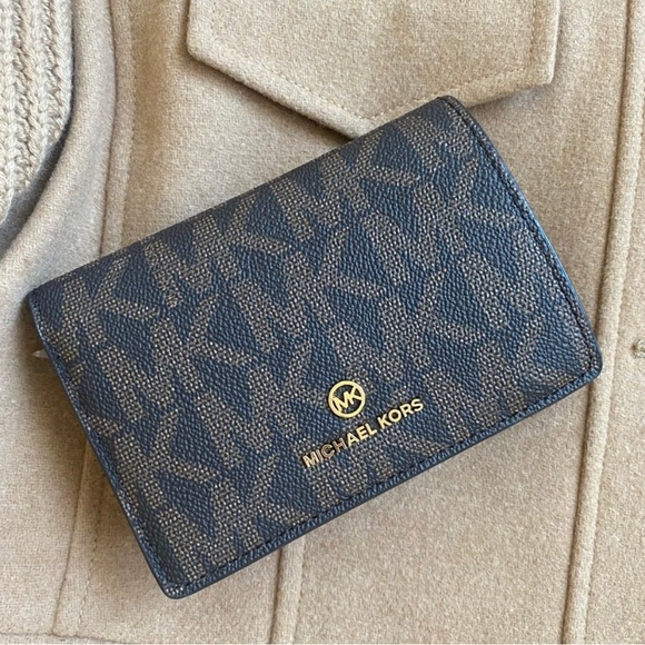 New! Michael Kors wallet - Picture 6 of 7
